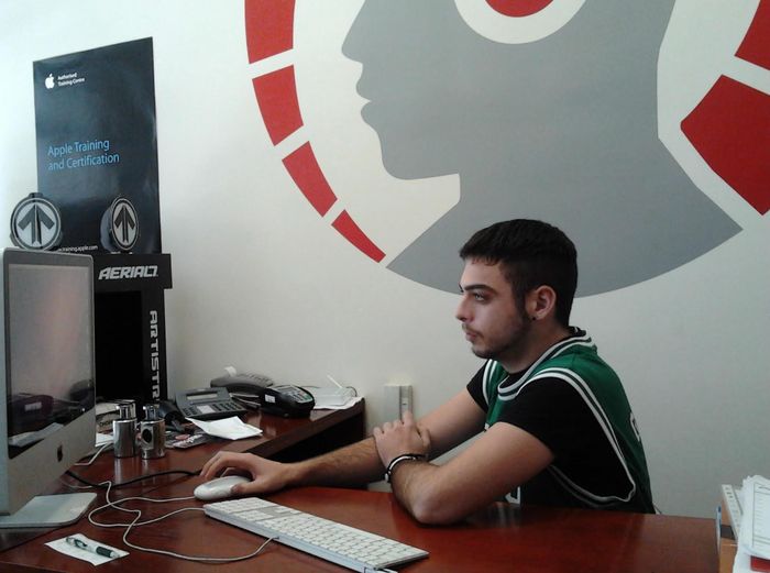 Juan Antonio Madueño coding early in his career